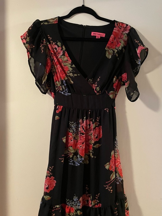 Betsey Johnson Dresses & Skirts - Betsey Johnson Black Floral Midi Dress with Red Roses